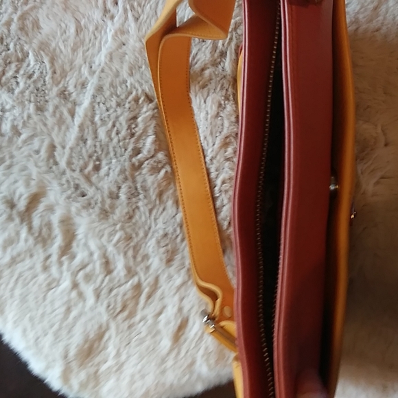 Valentina yellow and tan leather crossbody bag. - Picture 15 of 16